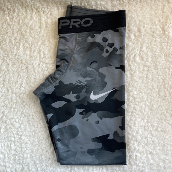 Nike Pro Mid-Length Workout Leggings - Picture 3 of 6